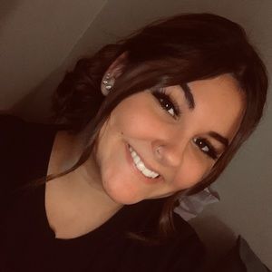 Meet your Posher, Chloe